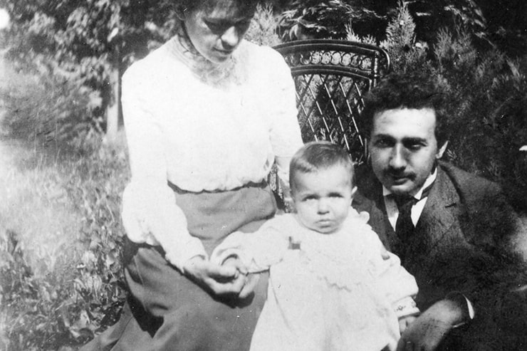 Mileva und Albert Einstein mit Hans Albert